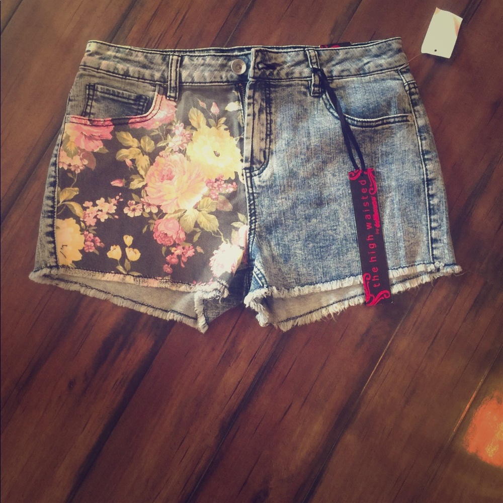 Dollhouse size 12 Aloha shorts NWT